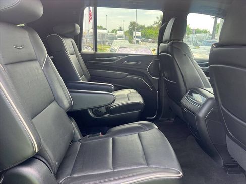 Used 2023 Cadillac Escalade ESV Sport AWD/4WD image 9