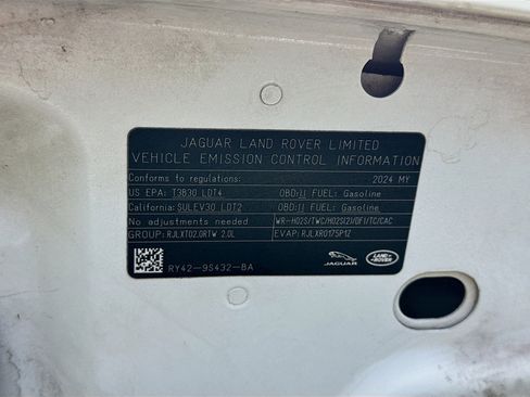 Used 2024 Land Rover Discovery S image 21