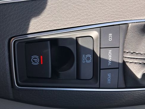 Used 2019 Toyota Avalon Limited w/ Advanced Safety Package FWD image 31