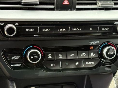 Used 2022 Kia Niro LX image 13