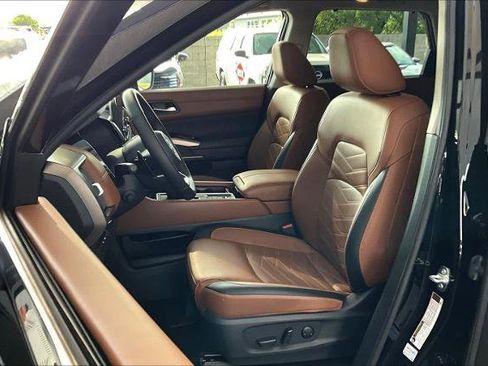 Certified 2024 Nissan Pathfinder Platinum w/ Cargo Package FWD image 8