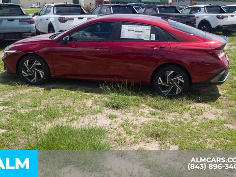 Certified 2025 Hyundai Elantra Sport FWD image 9