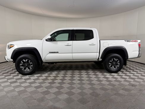Used 2023 Toyota Tacoma TRD Off-Road w/ Black Out Package (TMS) AWD/4WD image 2
