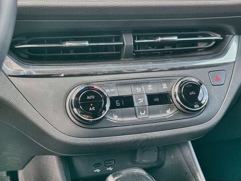 Used 2025 Buick Envista Sport Touring w/ Convenience I Package FWD image 17