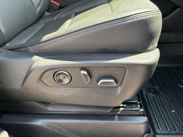 Used 2023 GMC Yukon XL Denali AWD/4WD image 27