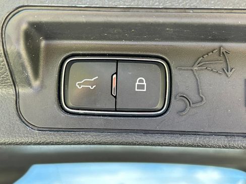 Used 2020 Ford Explorer XLT w/ Comfort Package RWD image 51