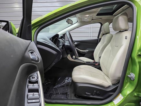 Used 2018 Ford Focus Titanium FWD image 15