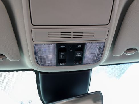 Used 2025 Honda Odyssey Elite image 29