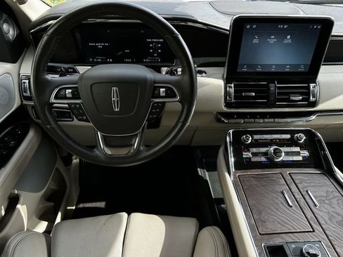 Used 2021 Lincoln Navigator L Reserve w/ Luxury Package AWD/4WD image 13
