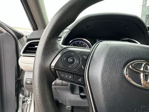 Used 2019 Toyota Camry LE FWD image 12