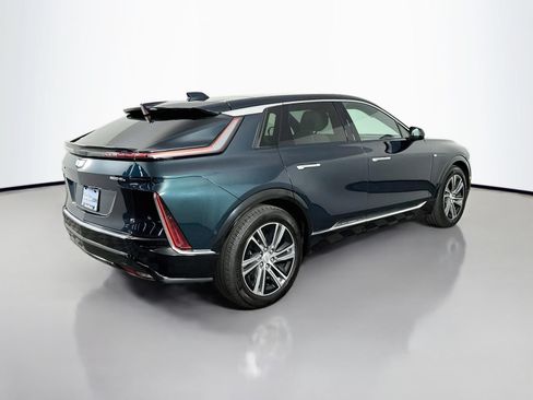 Used 2024 Cadillac Lyriq Luxury AWD/4WD image 7