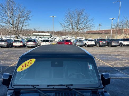 Used 2022 Jeep Wrangler Unlimited Sahara image 17