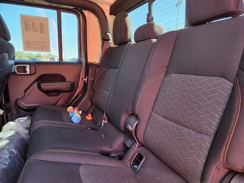 Used 2023 Jeep Gladiator Mojave w/ Cold Weather Group image 8