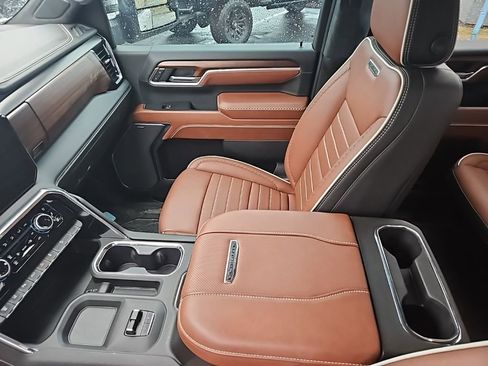 Used 2025 GMC Sierra 3500 Denali Ultimate image 20