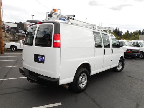 Used 2016 Chevrolet Express 2500 w/ Cold Climate Package RWD image 8