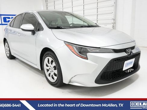 Used 2021 Toyota Corolla LE image 3