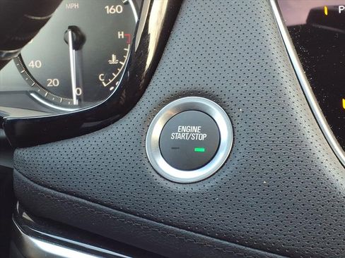 Used 2025 Cadillac XT5 Premium Luxury image 19