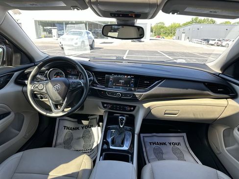 Used 2018 Buick Regal Essence w/ Driver Confidence Package #1 AWD/4WD image 10
