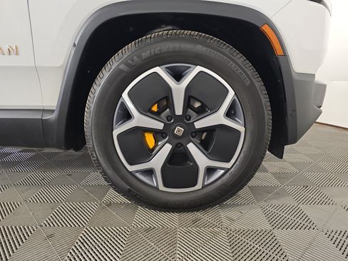 Used 2024 Rivian R1S Adventure AWD/4WD image 11
