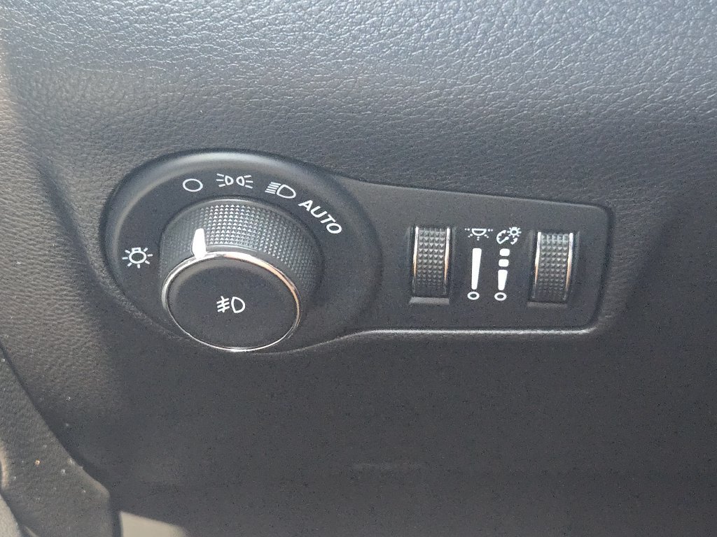 Used 2022 Jeep Compass Latitude AWD/4WD image 23