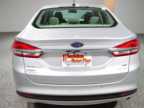 Used 2018 Ford Fusion SE image 8