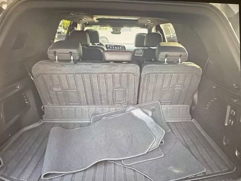 Used 2024 Chevrolet Traverse RS FWD image 10
