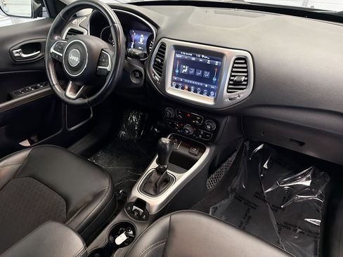 Used 2018 Jeep Compass Latitude w/ Popular Equipment Group FWD image 12