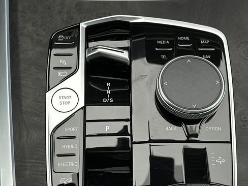 Used 2025 BMW X5 xDrive50e image 25