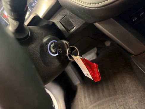 Used 2016 Toyota RAV4 XLE AWD/4WD image 24