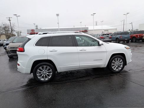 Used 2018 Jeep Cherokee Overland w/ Technology Group image 10