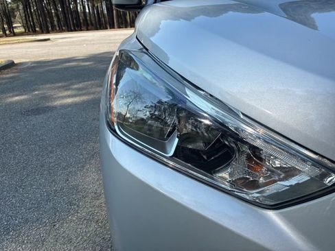 Used 2019 Nissan Kicks SV image 9