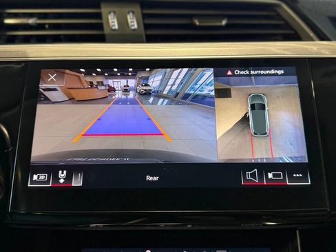 Used 2022 Audi e-tron Premium w/ Convenience Plus Package image 35