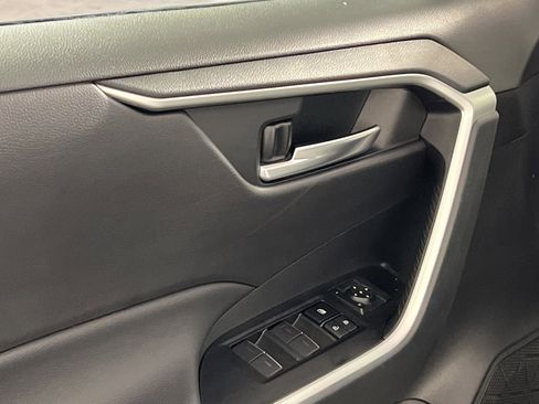 Used 2025 Toyota RAV4 XLE image 15