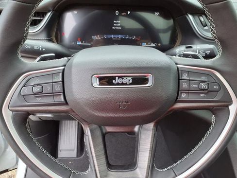 New 2025 Jeep Grand Cherokee L Limited w/ Black Appearance Package AWD/4WD image 19