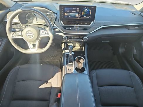 Used 2024 Nissan Altima 2.5 SV w/ SV Premium Package AWD/4WD image 10