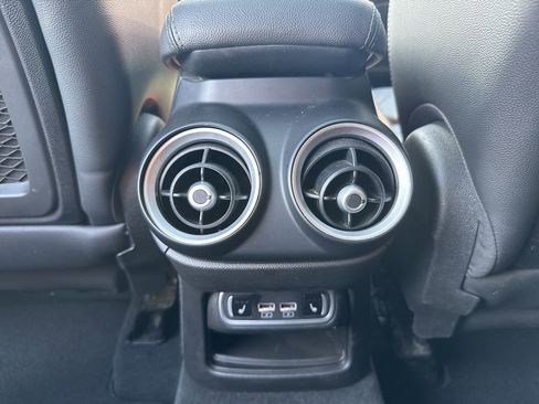 Used 2022 Alfa Romeo Stelvio Veloce image 49