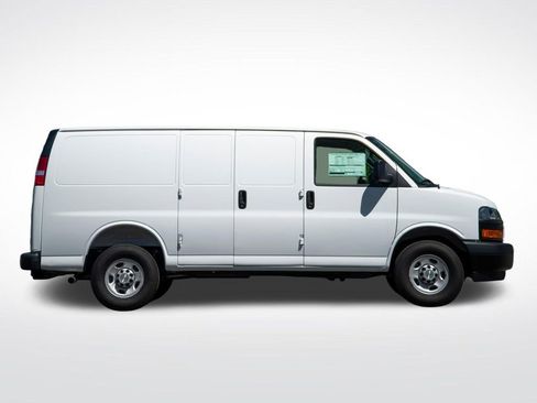 New 2025 Chevrolet Express 3500 RWD image 5