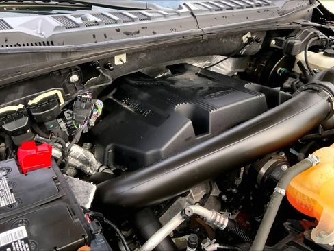 Used 2018 Ford F150 Lariat w/ Equipment Group 502A Luxury image 33