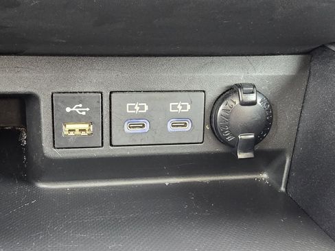 Used 2022 Toyota Highlander XLE FWD image 28