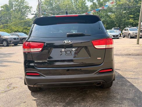 Used 2018 Kia Sorento FWD image 6