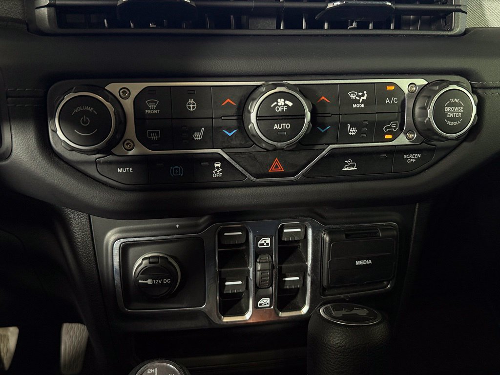 Used 2025 Jeep Wrangler Unlimited Sahara AWD/4WD image 17
