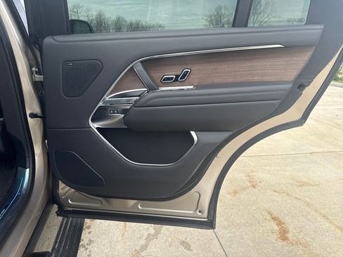 New 2026 Land Rover Range Rover Long Wheelbase SE AWD/4WD image 17