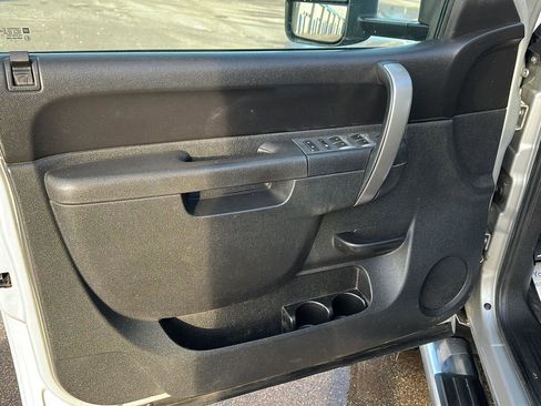 Used 2011 Chevrolet Silverado 2500 LT w/ Interior Plus Package image 18