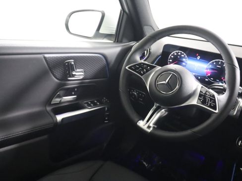 New 2026 Mercedes-Benz GLB 250 image 10