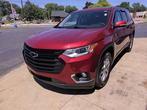 Used 2020 Chevrolet Traverse LT w/ Driver Confidence II Package AWD/4WD image 5