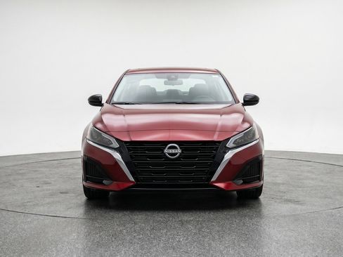 Used 2025 Nissan Altima 2.5 SV FWD image 2