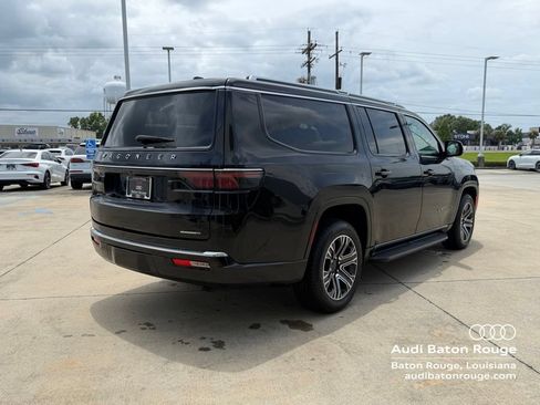 Used 2024 Jeep Wagoneer L Series II RWD image 2