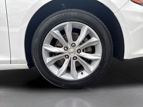 Used 2025 Chevrolet Malibu LT image 2