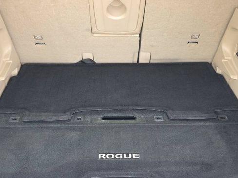 Used 2017 Nissan Rogue SL w/ SL Premium Package FWD image 9
