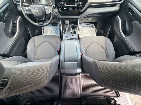 Used 2021 Toyota Highlander L FWD image 14